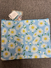 Load image into Gallery viewer, Flower Print Cosmetic Bag