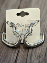 Load image into Gallery viewer, Heart Shaped Hoop Earrings