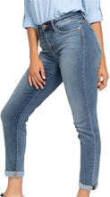 Load image into Gallery viewer, Judy Blue Hi-Rise Boyfriend Jeans