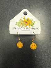 Load image into Gallery viewer, Smiley Face Earrings