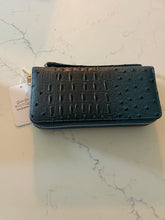 Load image into Gallery viewer, Alligator Print Wallet