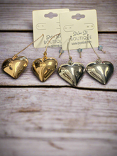 Load image into Gallery viewer, Wire Heart Earrings