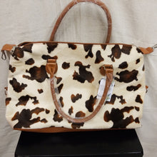 Load image into Gallery viewer, Cow Pattern Duffle Bag