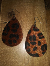 Load image into Gallery viewer, Teardrop Leopard Earrings
