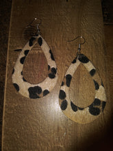 Load image into Gallery viewer, Leopard Cut Out Teardrop Earrings