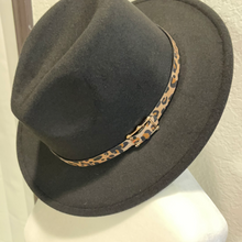 Load image into Gallery viewer, Leopard Strap Felt Hat