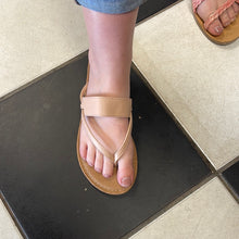 Load image into Gallery viewer, Thong Sandals Apple-17